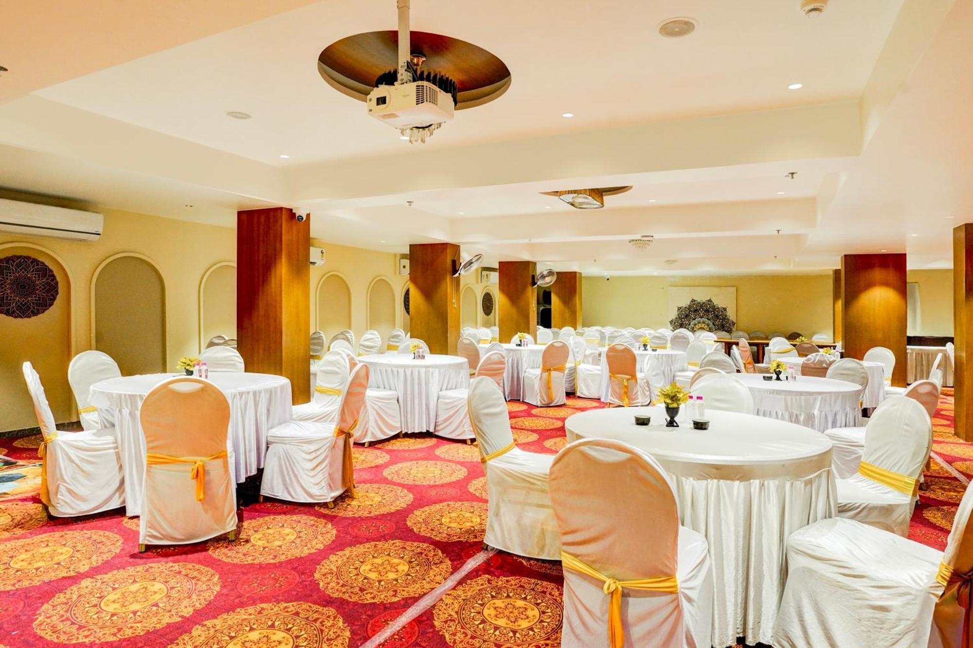 Palette- Siddharth Inn Gandhinagar Kültér fotó
