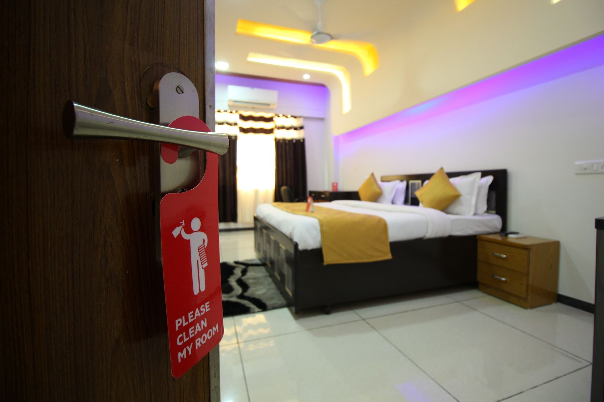 Palette- Siddharth Inn Gandhinagar Kültér fotó
